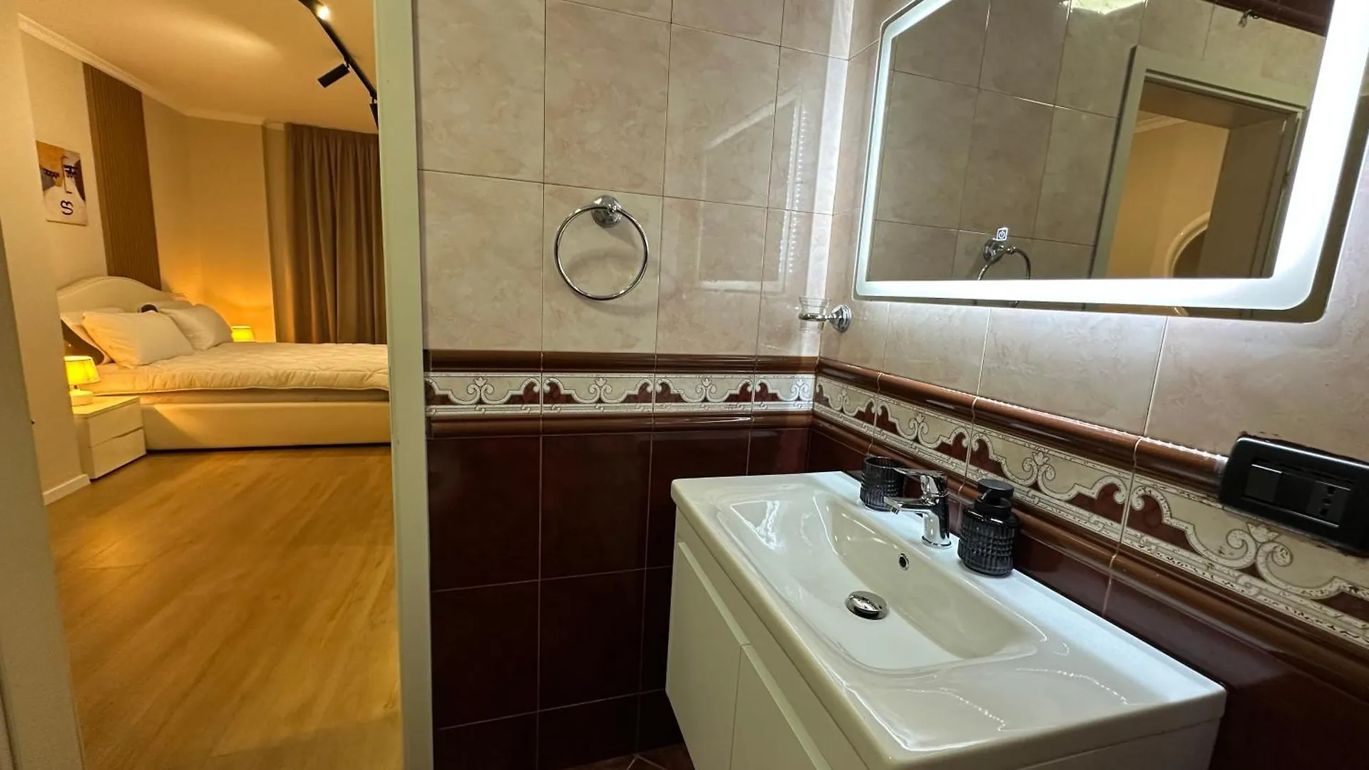 Comfort Apartment تيرانا